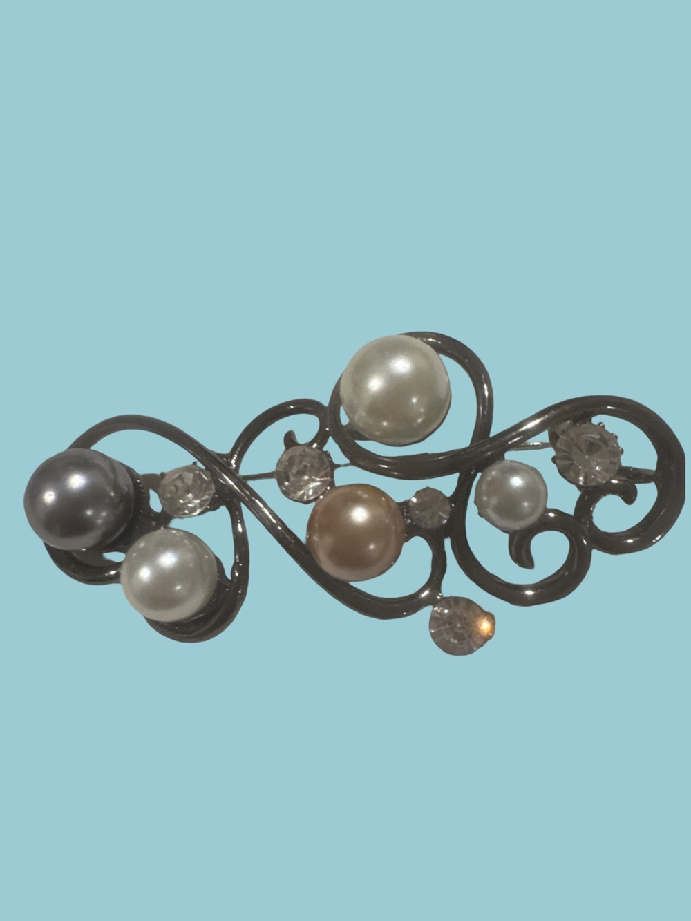 Pearl brooch